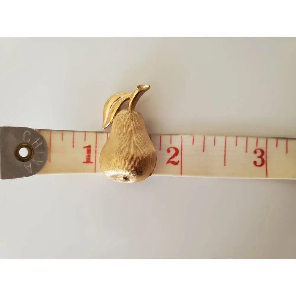 Vintage Crown Trifari Pear Gold Tone Etched Brooch Pin